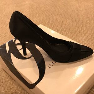 Nine West black satin pump